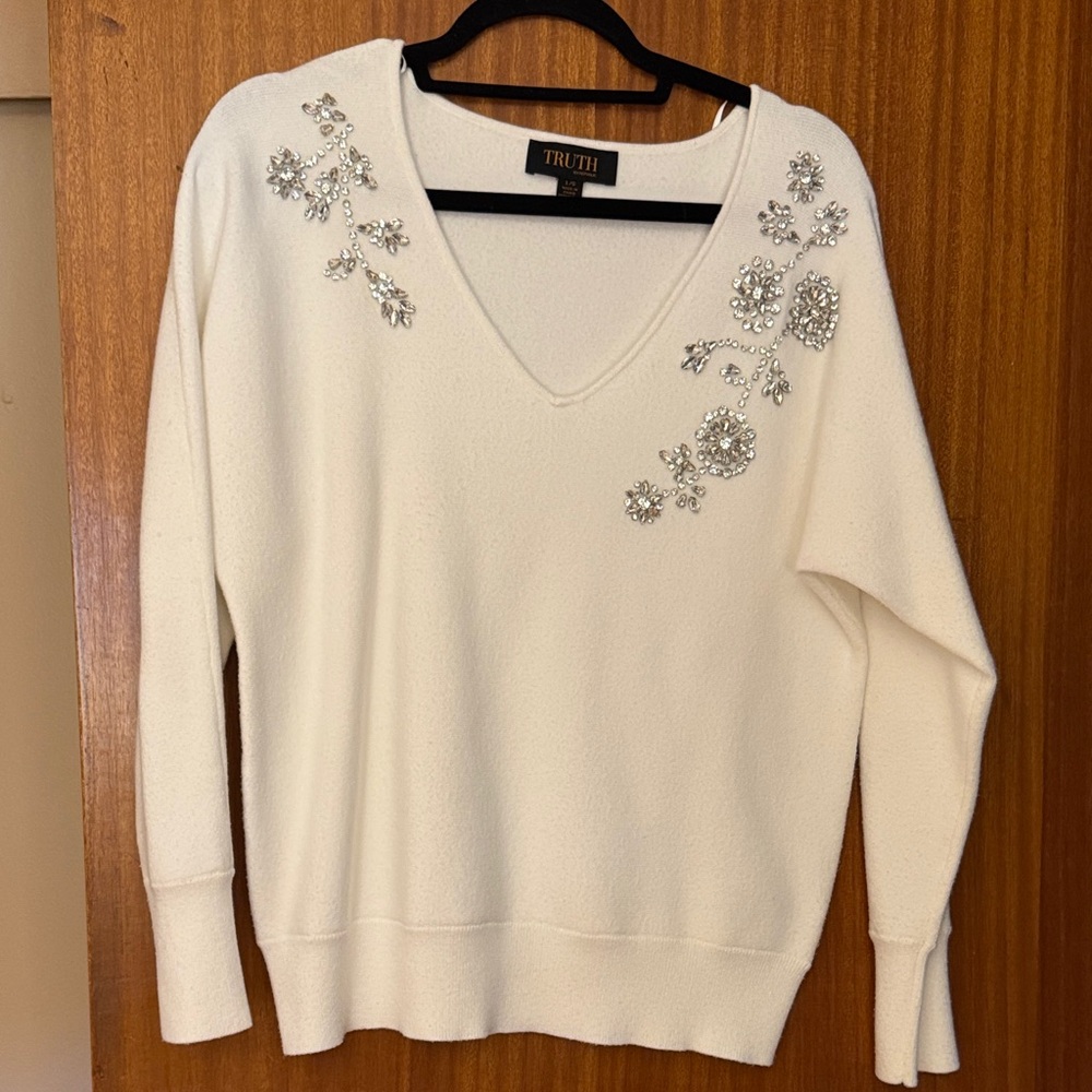 Truth by Republic Women's Elegant White V-Neck Sweater